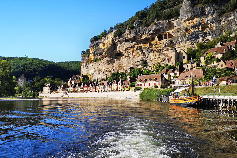 Vallée de la Dordogne, rivière et falaises, paysage Périgord